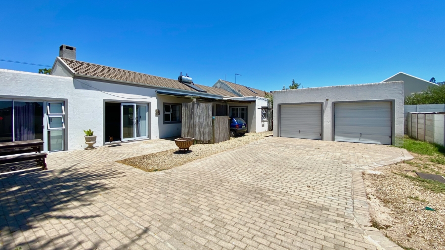 4 Bedroom Property for Sale in Velddrif Western Cape